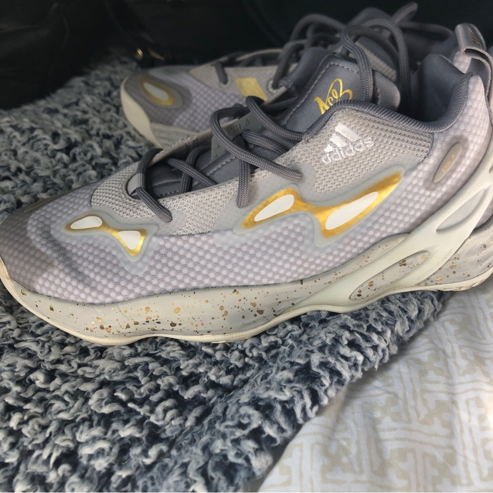 NEW Adidas Women's Exhibit  A Candace Parker basketball